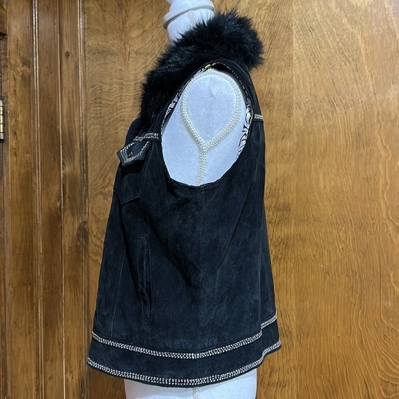 Saguaro Black Suede with Removable Faux Fur Collar and Beading Detail Vest - EUC - Picture 6 of 10